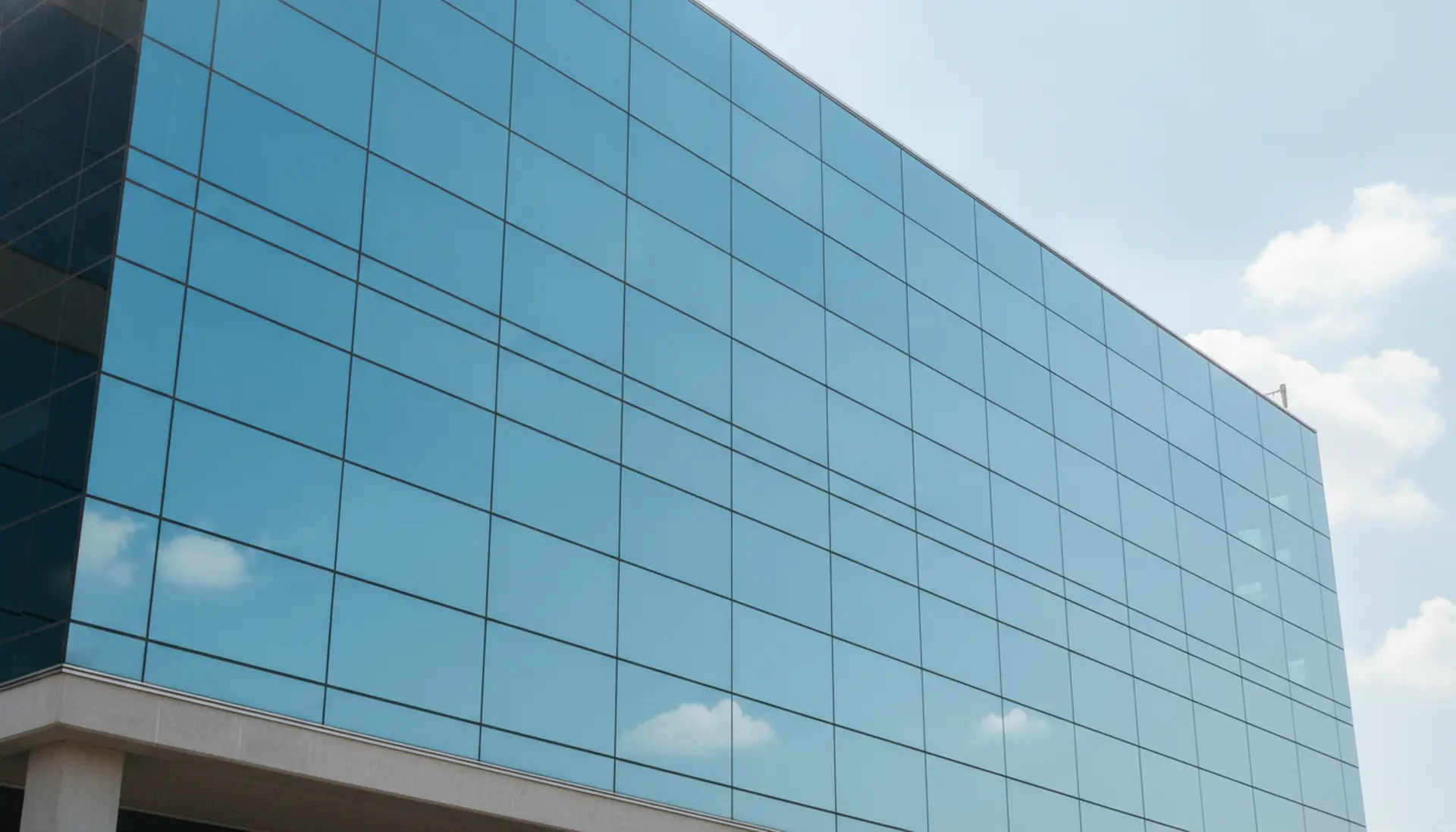 Window film Guadalajara: 78% menos calor infrarrojo y blindaje antiasalto B2B
